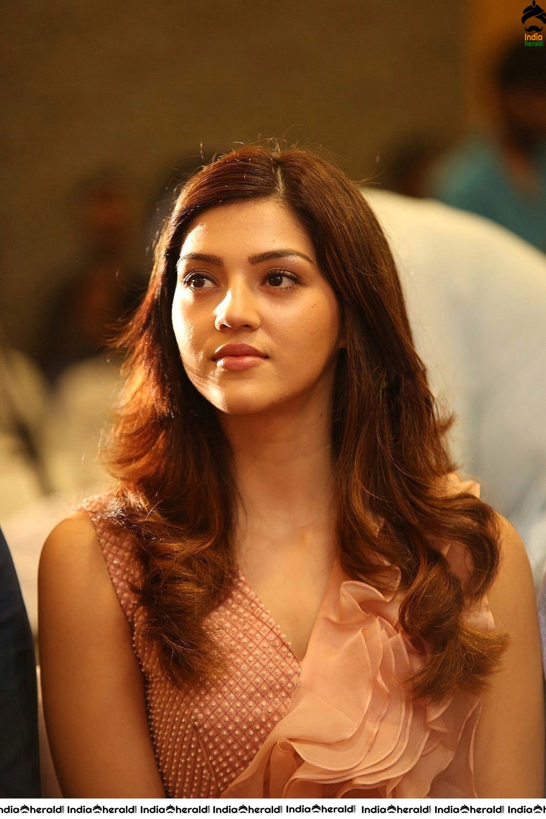 Mehreen Pirzada looking Angelic in these Photos