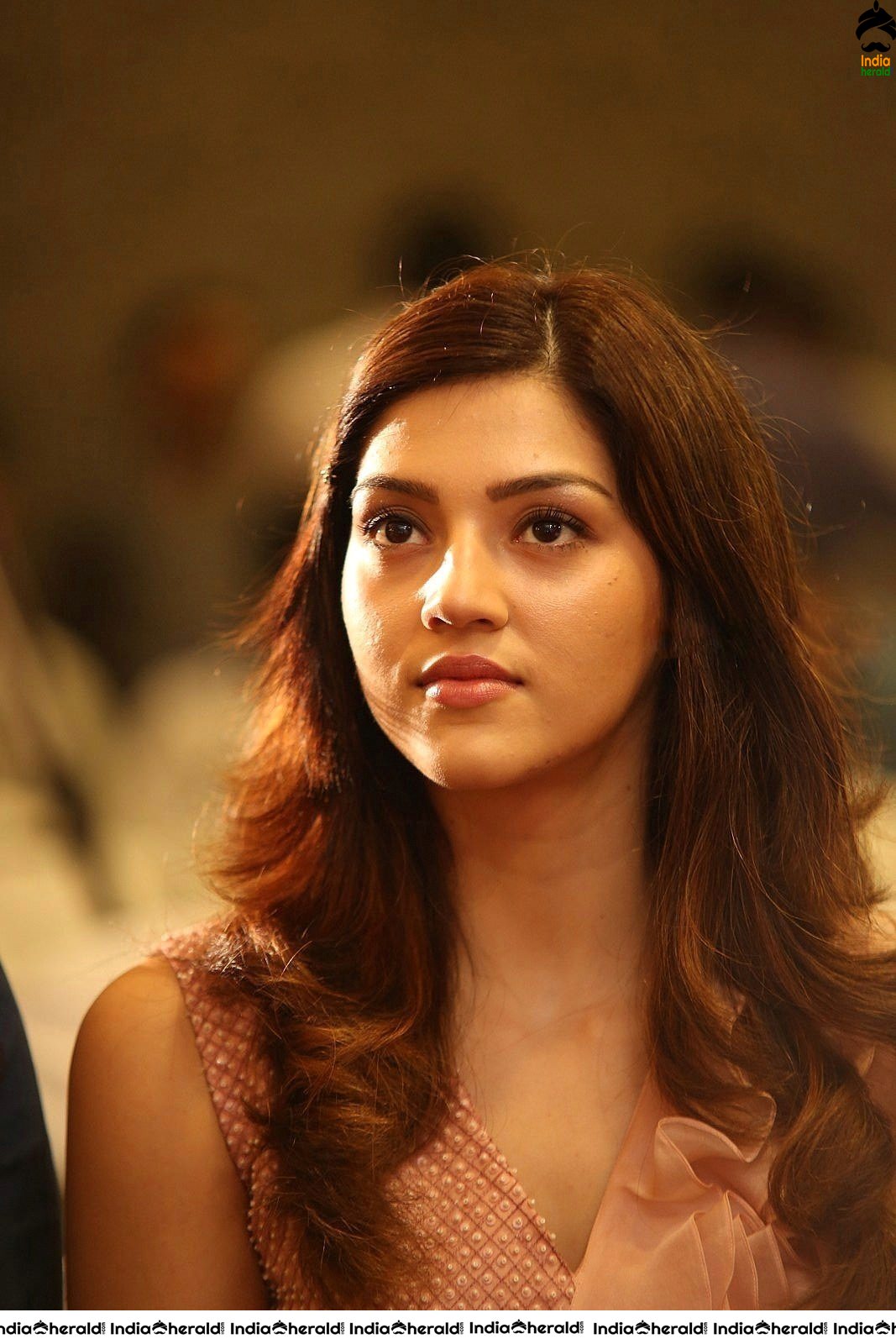 Mehreen Pirzada looking Angelic in these Photos