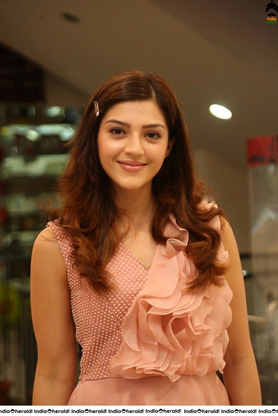 Mehreen Pirzada looking Angelic in these Photos