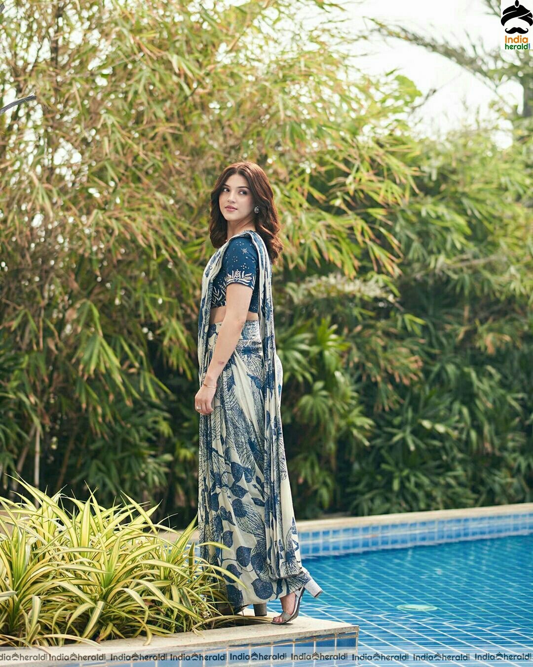 Mehreen Pirzado Cute Blue Saree Stills