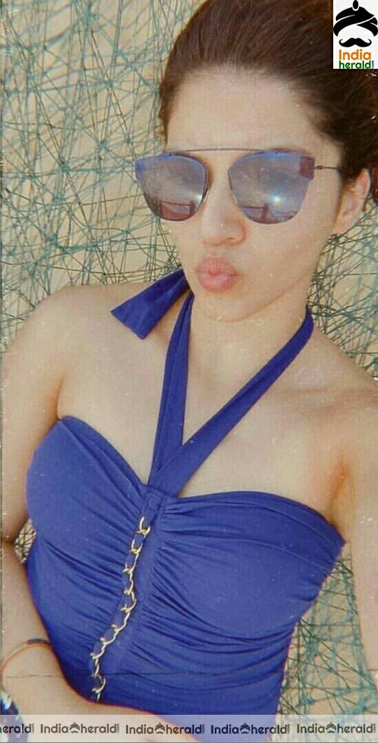 Mehreen Pirzado Latest Hot Stills In Pool