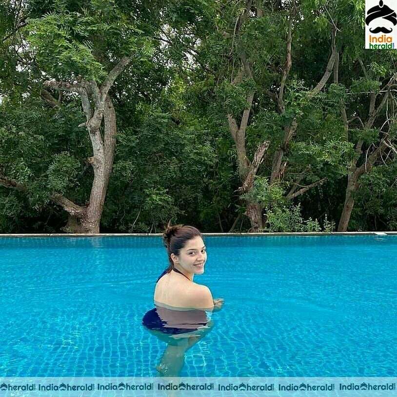 Mehreen Pirzado Latest Hot Stills In Pool