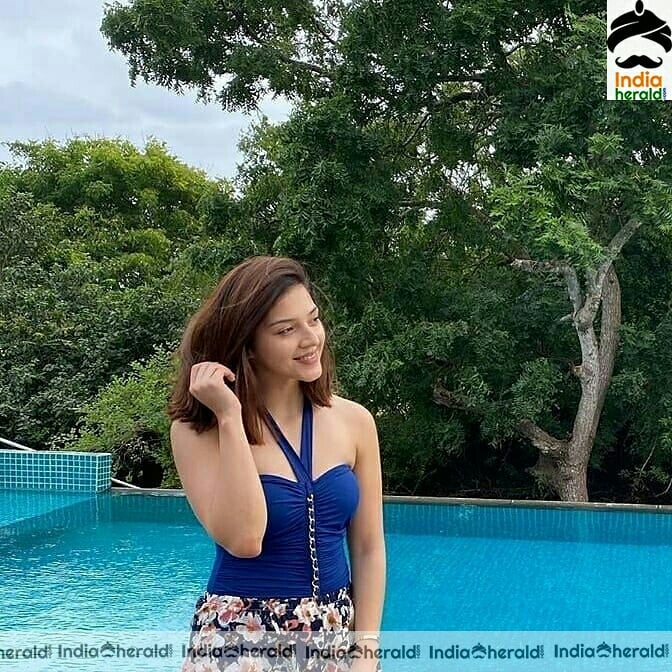 Mehreen Pirzado Latest Hot Stills In Pool