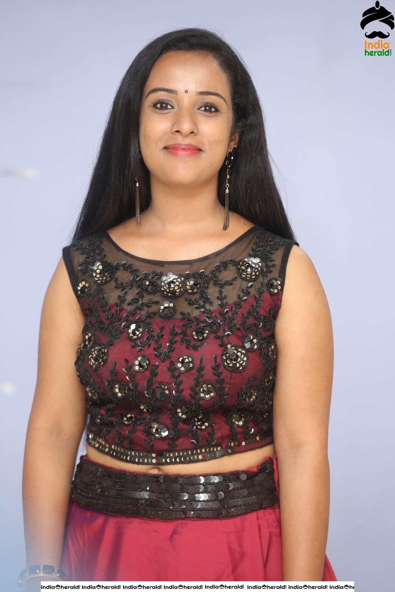 Midhuna Dhanpal Hot in Sleeveless Set 2