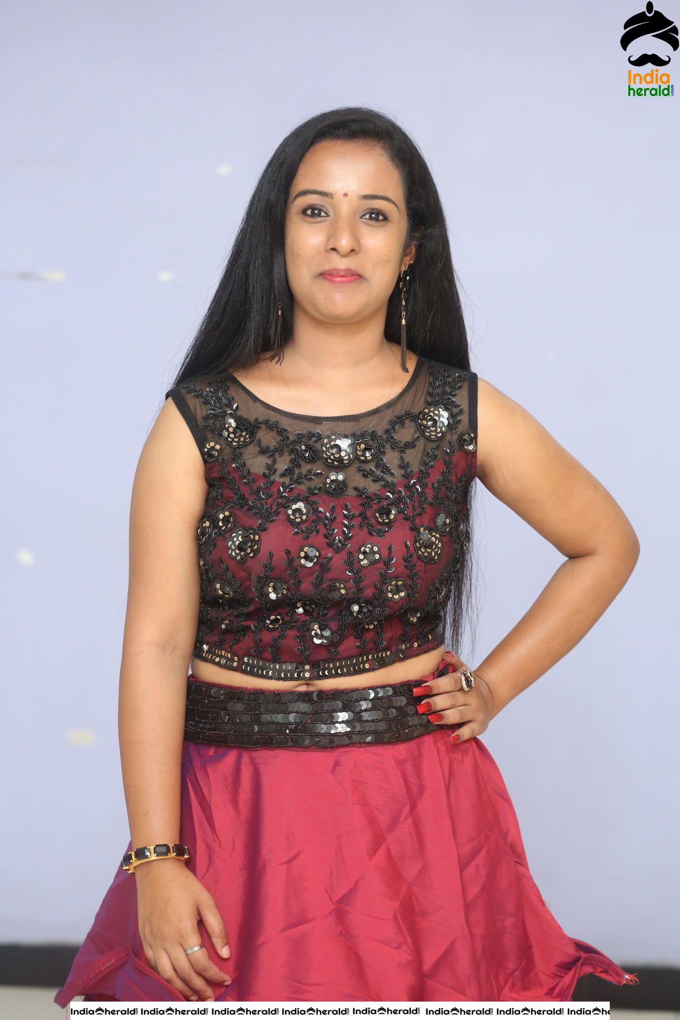 Midhuna Dhanpal Hot in Sleeveless Set 2
