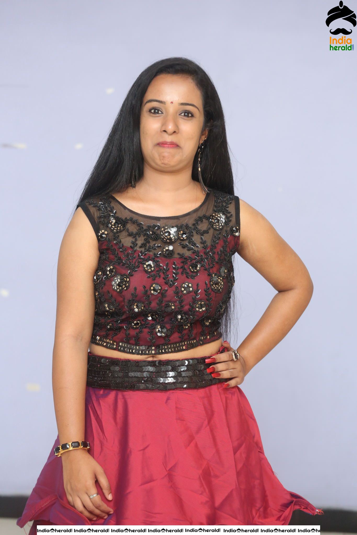 Midhuna Dhanpal Hot in Sleeveless Set 2