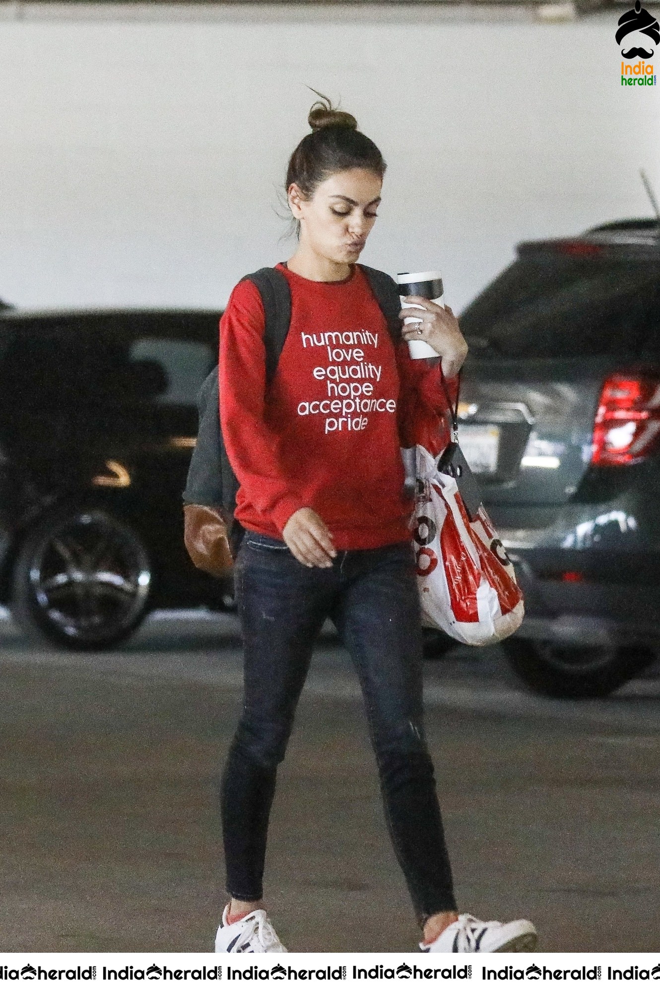 Mila Kunis Caught by Paparazzi while she completes shopping at West Hollywood