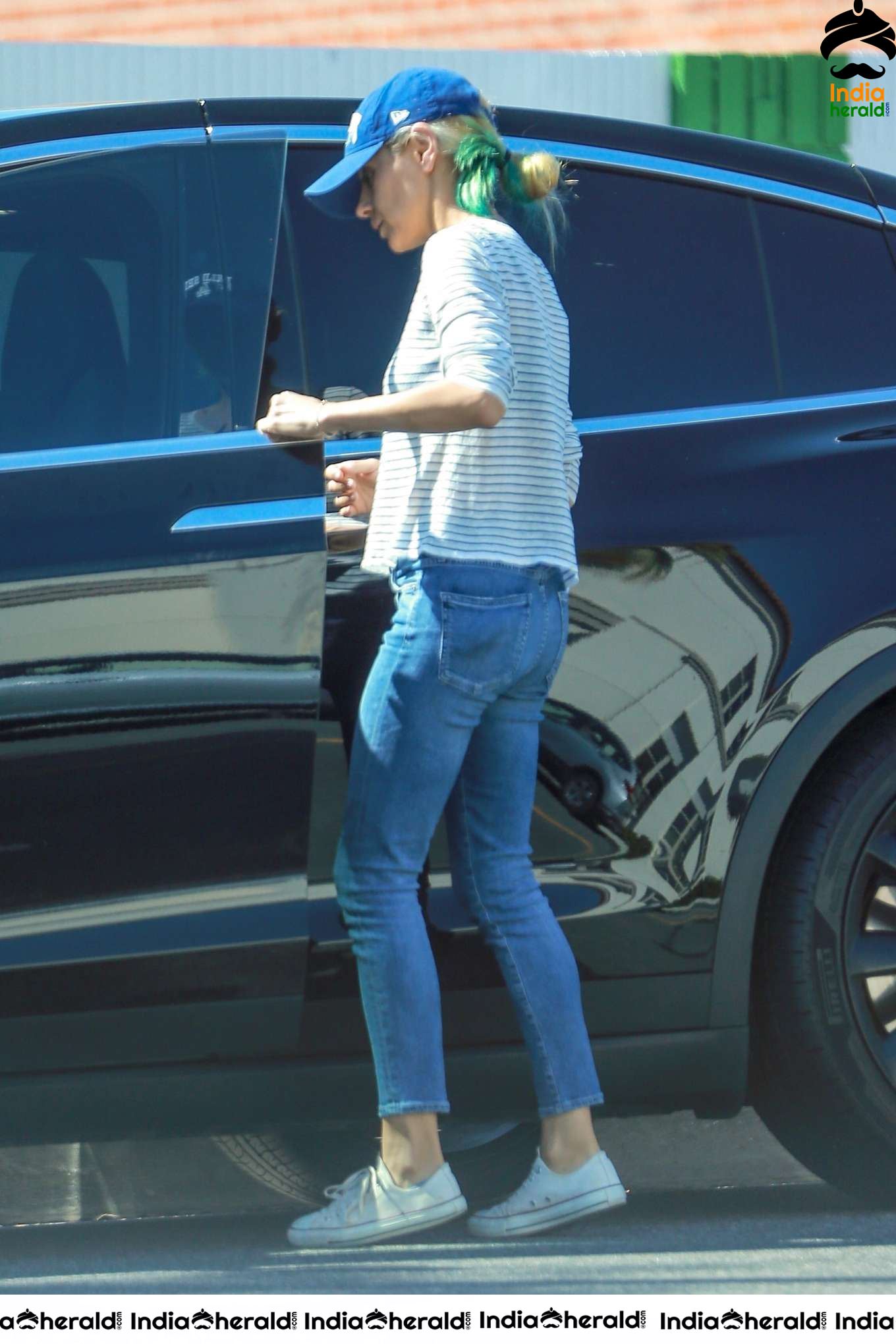 Mila Kunis Spotted In Her New Blonde Hair At LA Set 1