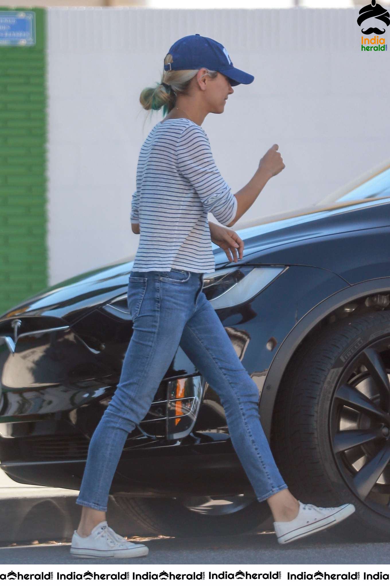 Mila Kunis Spotted In Her New Blonde Hair At LA Set 1