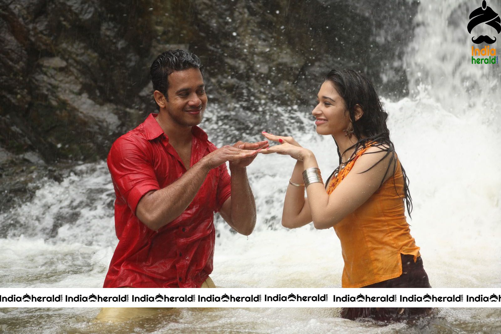 Milky White Beauty Tamannaah Hot and Rare Stills from KK Tamil Movie Set 1