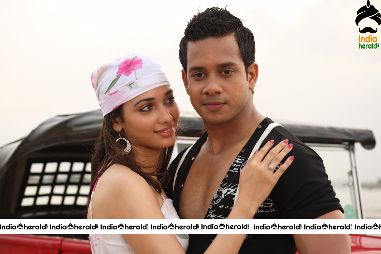 Milky White Beauty Tamannaah Hot and Rare Stills from KK Tamil Movie Set 4