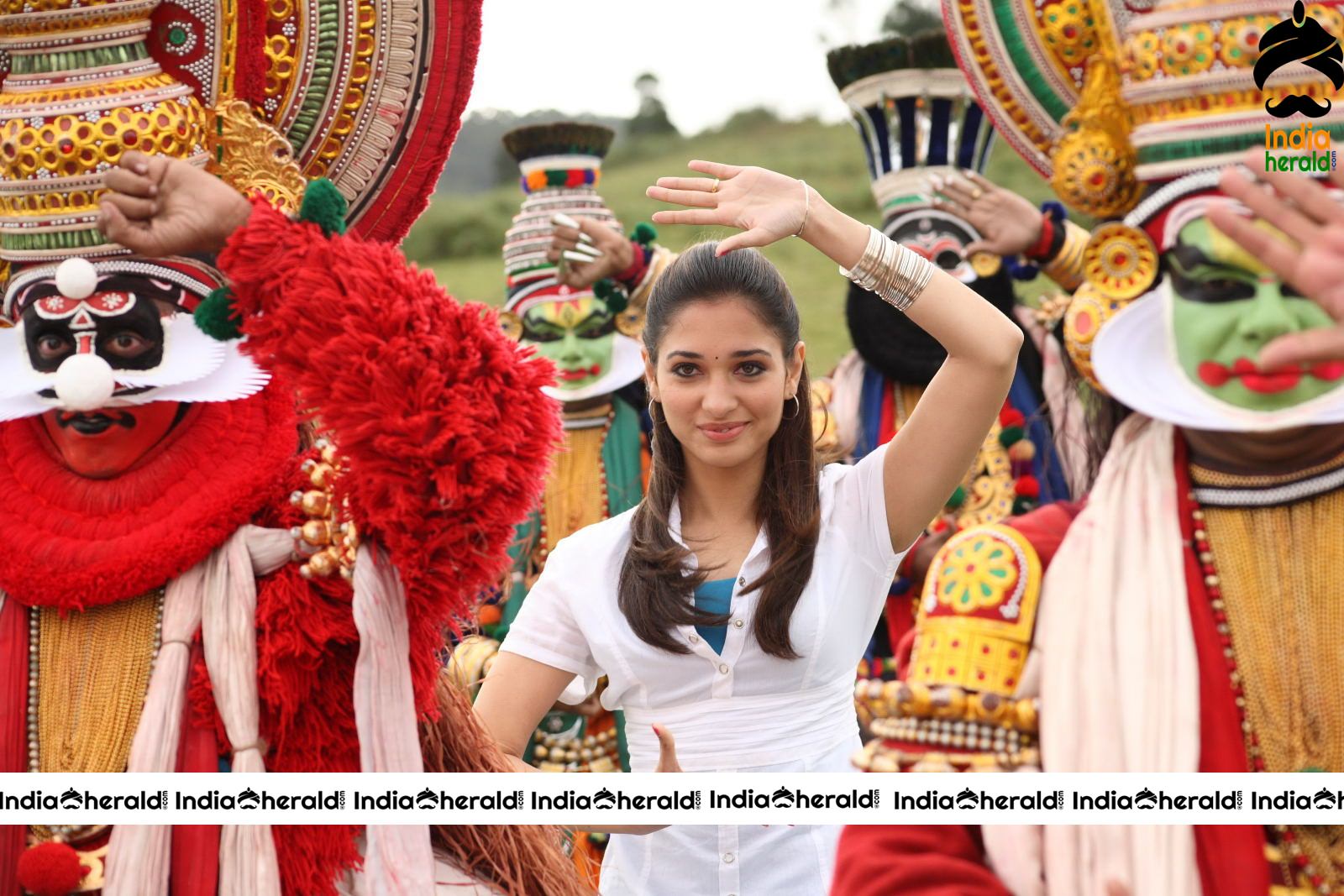 Milky White Beauty Tamannaah Hot and Rare Stills from KK Tamil Movie Set 6