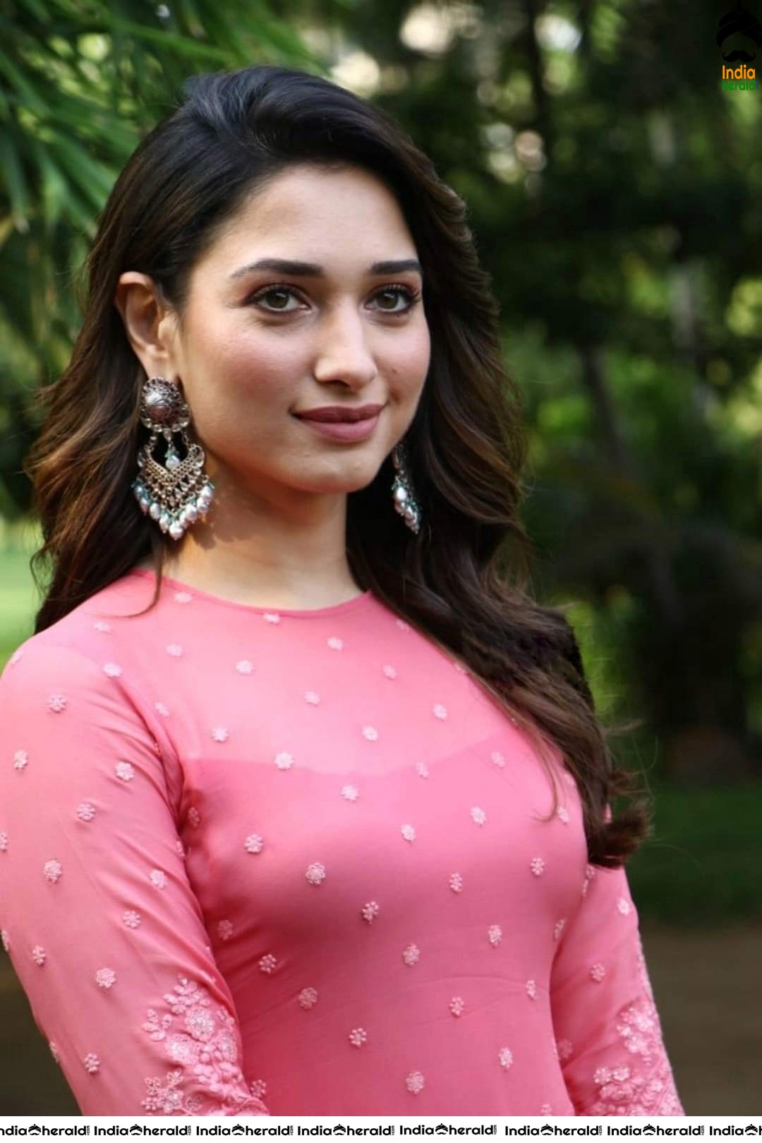 Milky White Beauty Tamannaah Hot and Tempting Photos Collections Set 1