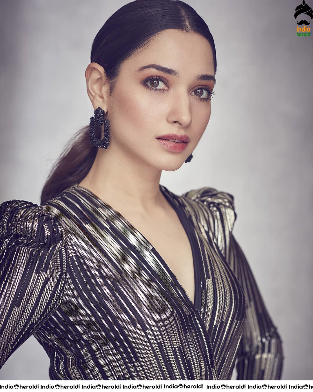 Milky White Beauty Tamannaah Latest Tempting Hot Photos Set 4