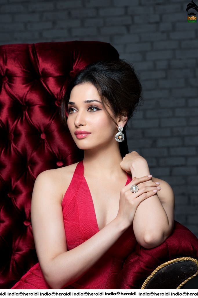 Milky White Beauty Tamannaah Rare Hot Photos as a treat for your eyes Set 3