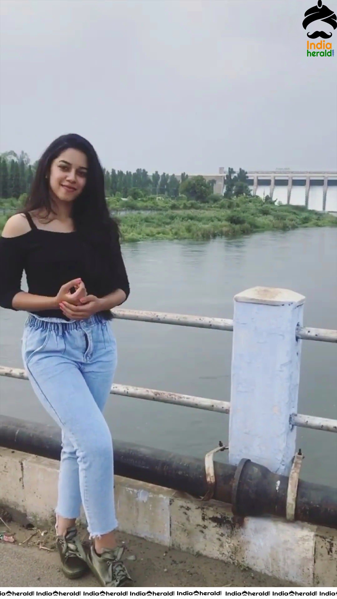 Mirnalini Ravi Latest Clicks while shooting for MGR Magan