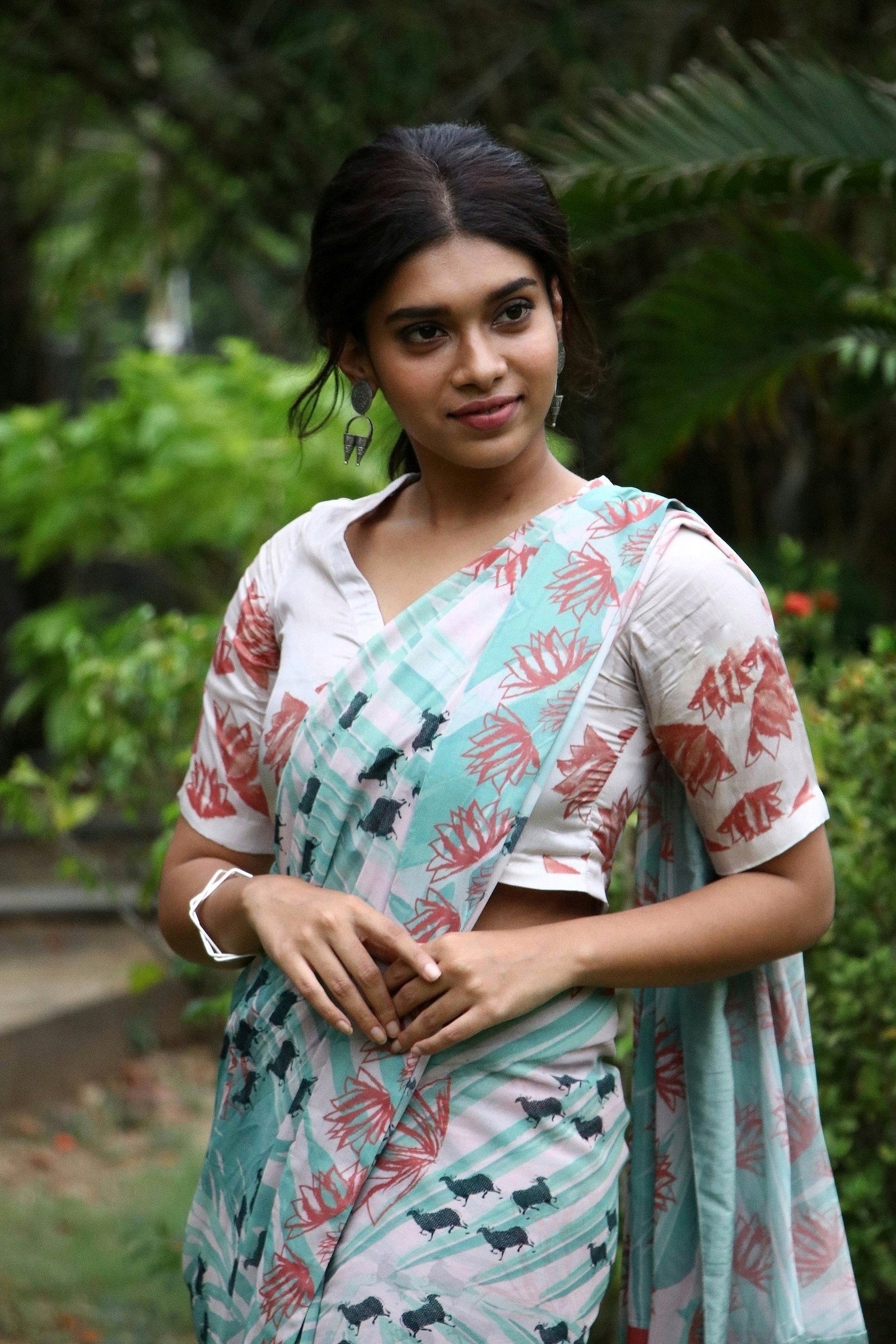 Model Dushara Saree Photoshoot Hot Stills