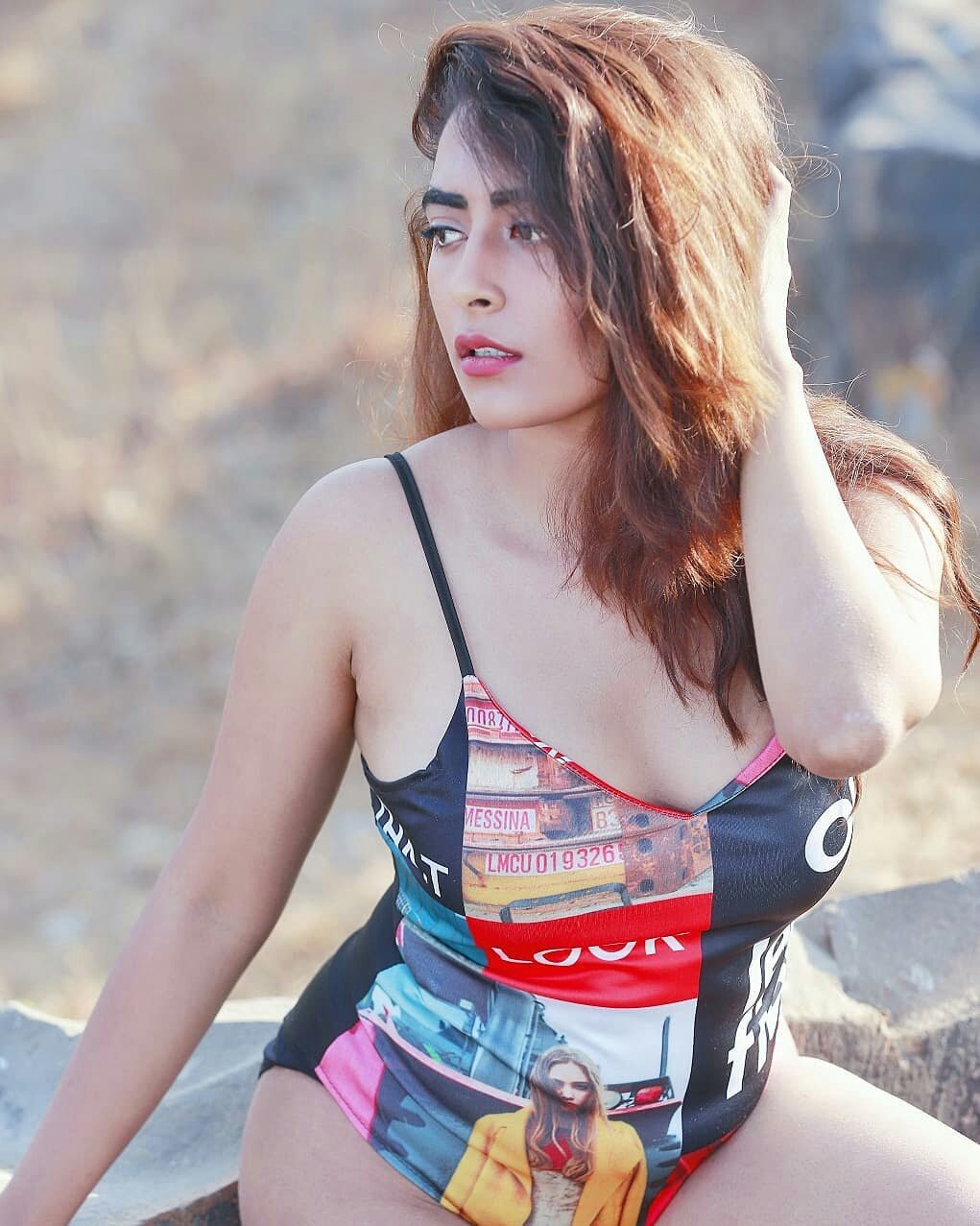 Model Jinal Joshi alluring bikini images