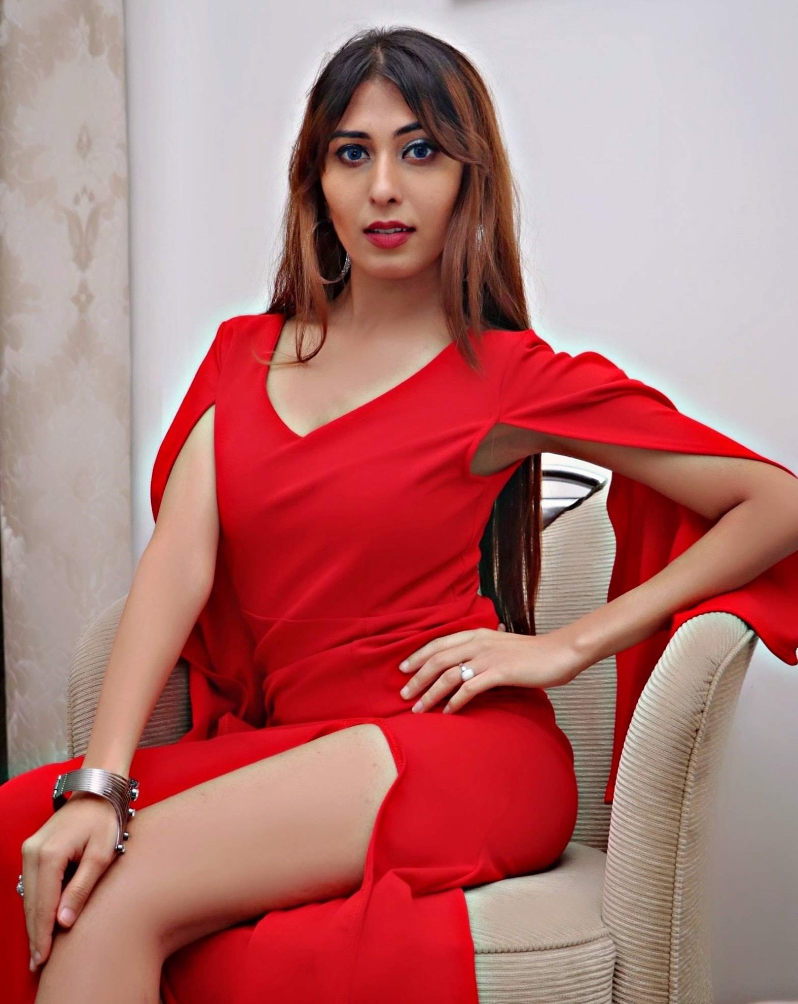 Model Ruma Sharma red hot images