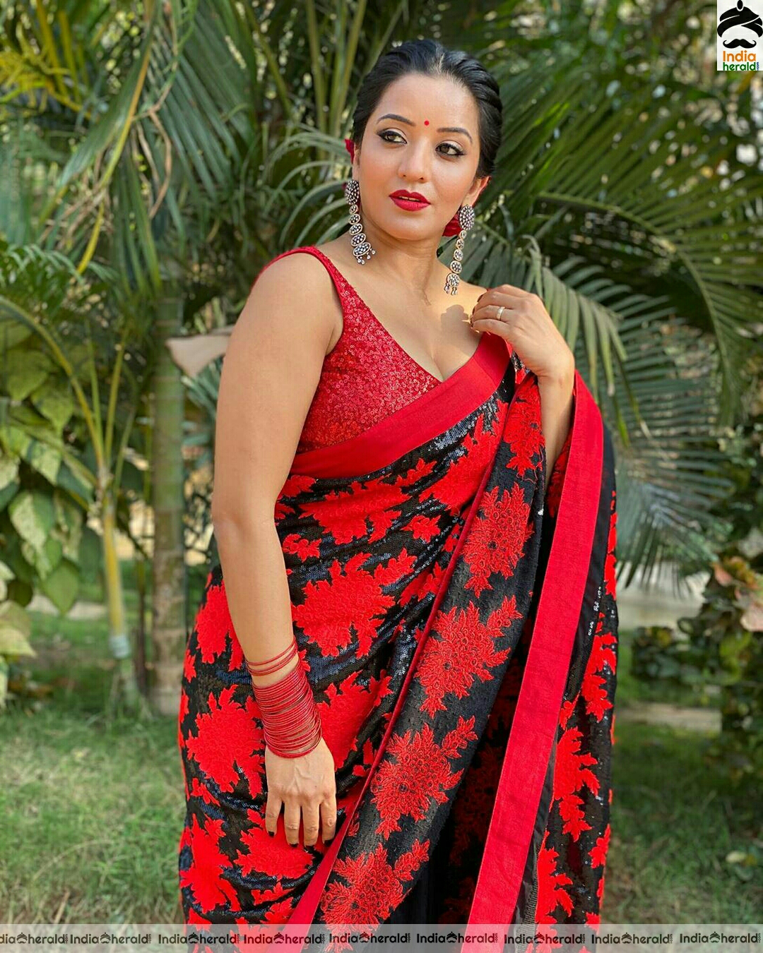 Monalisa Red Saree Stills