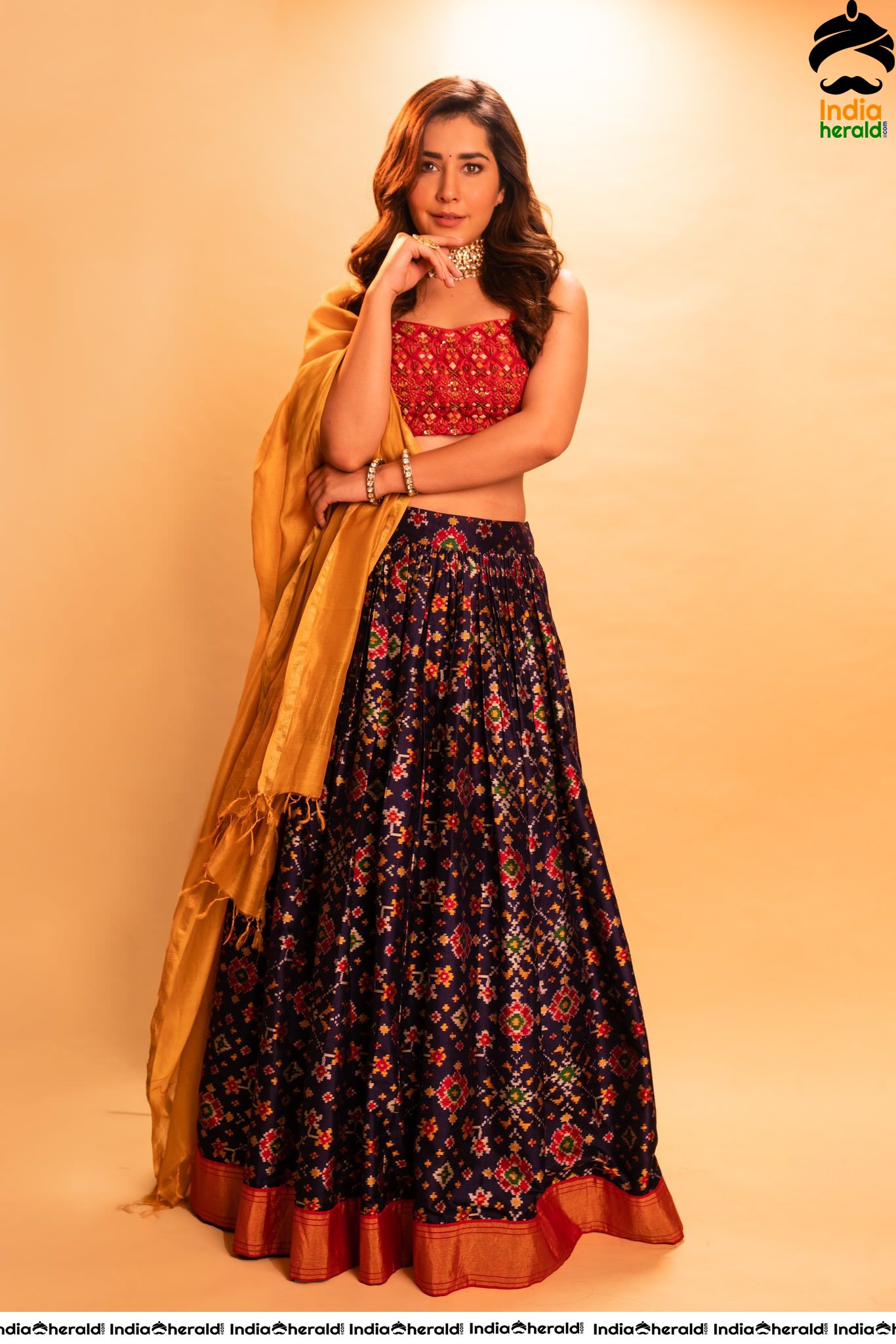 More Hot Photos of Raashi Khanna exposing her tempting waist in Long Skirt