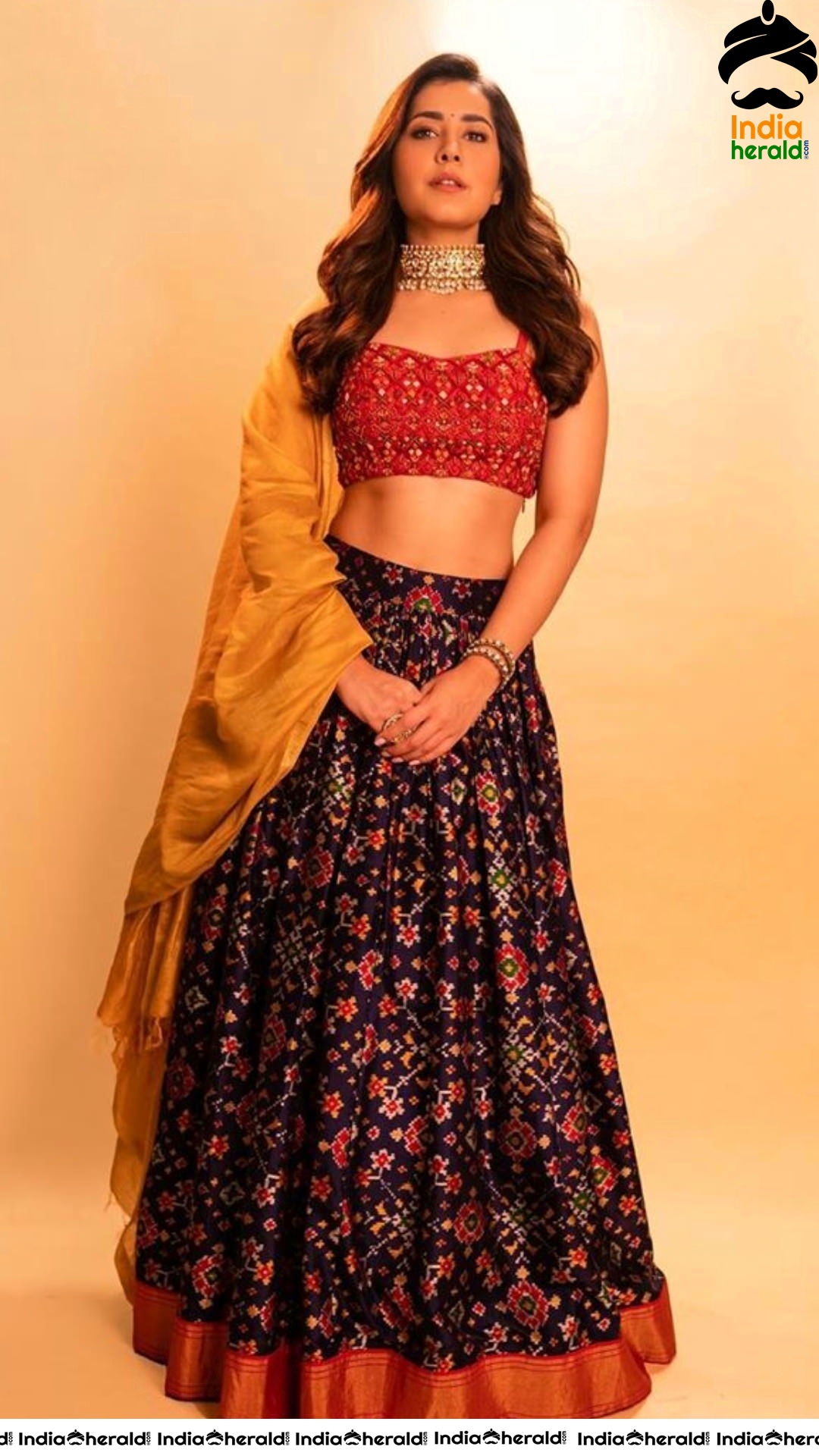 More Hot Photos of Raashi Khanna exposing her tempting waist in Long Skirt