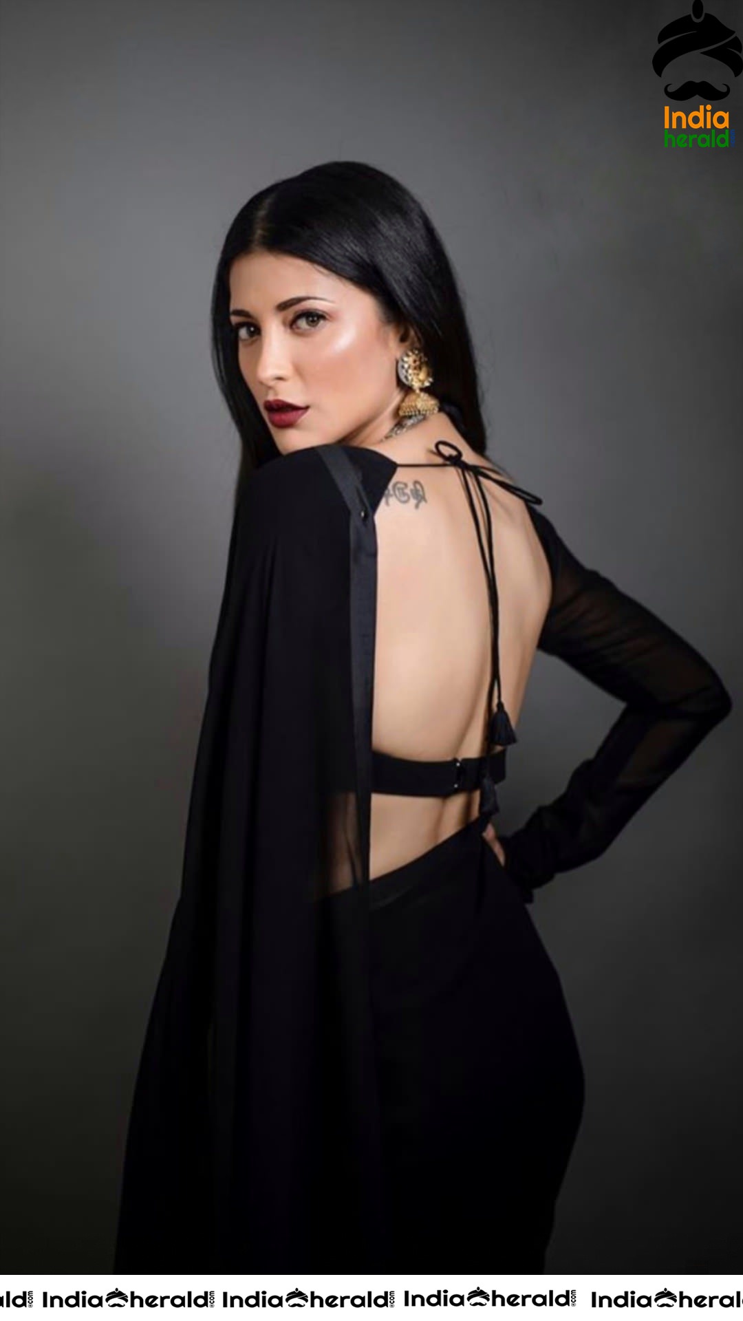 More Hot Photos of Shruti Haasan in Backless Open Blouse and Black Saree