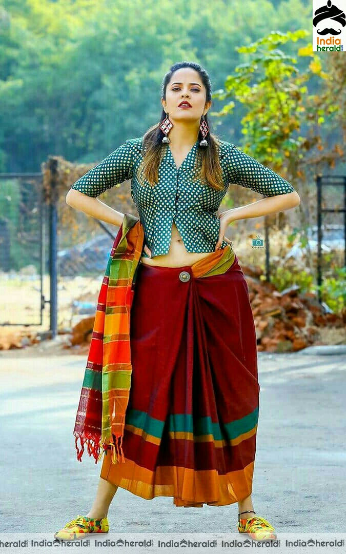 More Photos Of Anasuya Cute and Hot saree Stills