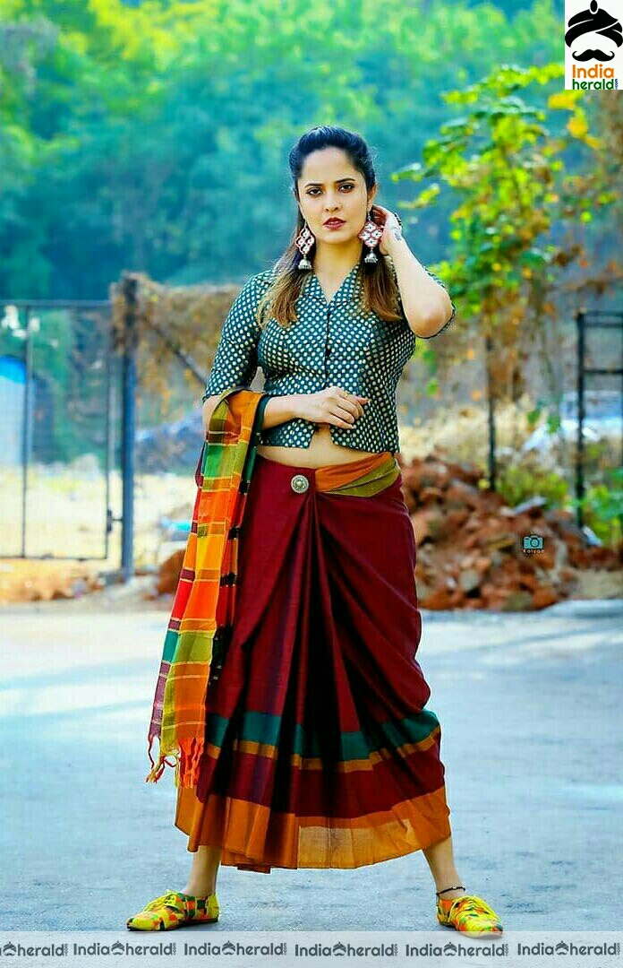 More Photos Of Anasuya Cute and Hot saree Stills