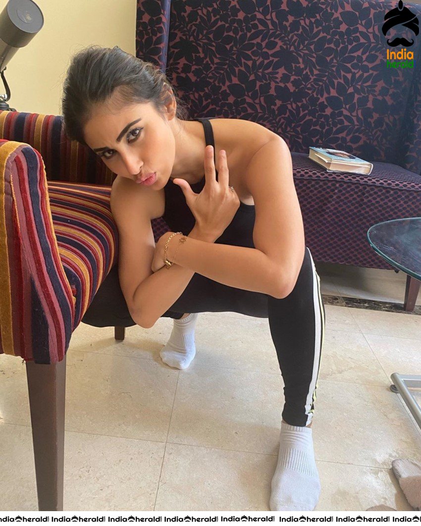 Mouni Roy Mesmerizing Hot Photos Collection Set 1