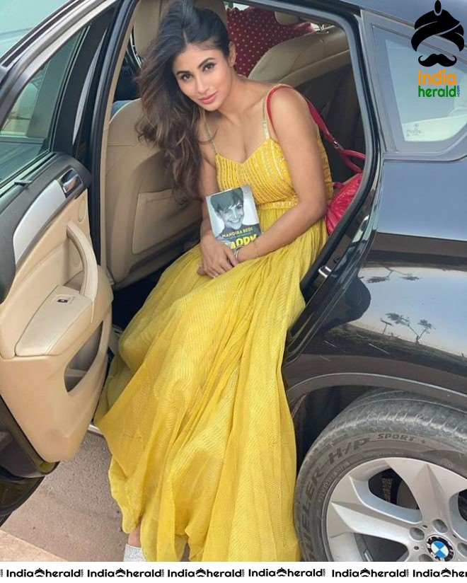 Mouni Roy Mesmerizing Hot Photos Collection Set 2