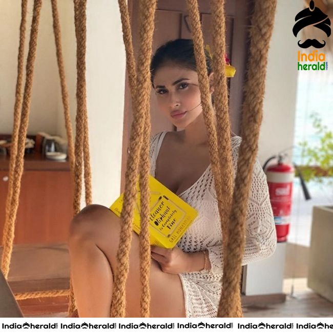 Mouni Roy Mesmerizing Hot Photos Collection Set 2