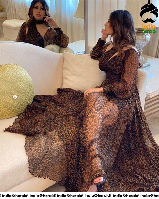 Mouni Roy Mesmerizing Hot Photos Collection Set 3