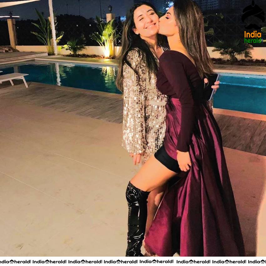 Mouni Roy Mesmerizing Hot Photos Collection Set 3