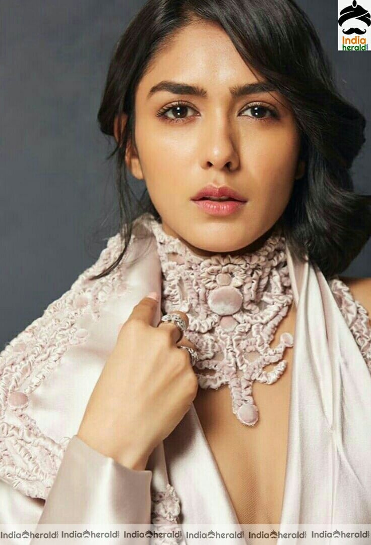 Mrunal Thakur Latest Hot Clicks