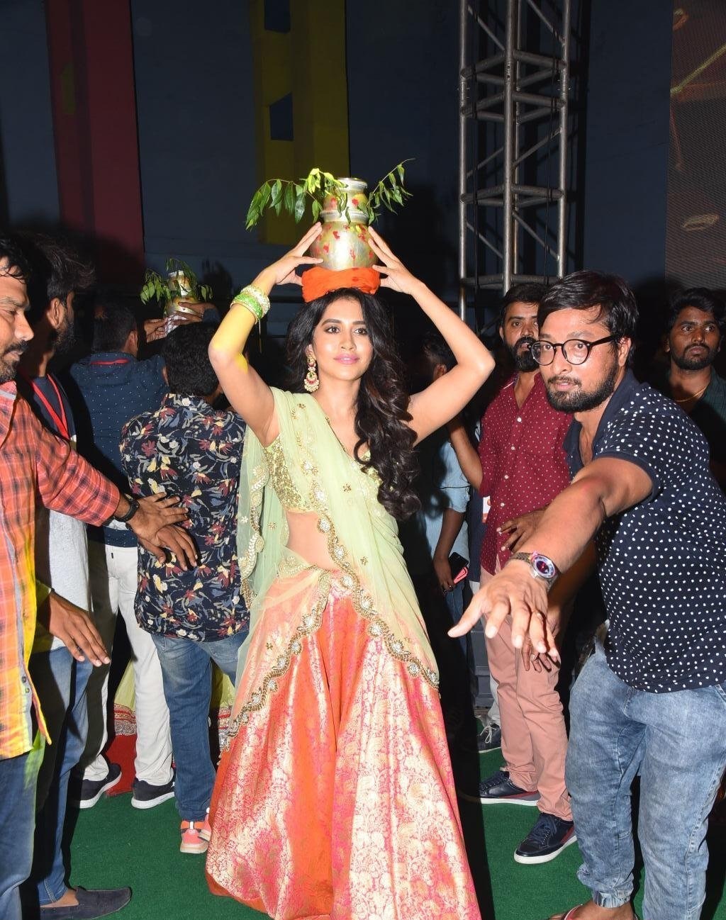 Nabha Natesh Hot Show At Ismart Shankar Movie Benalu Public Event