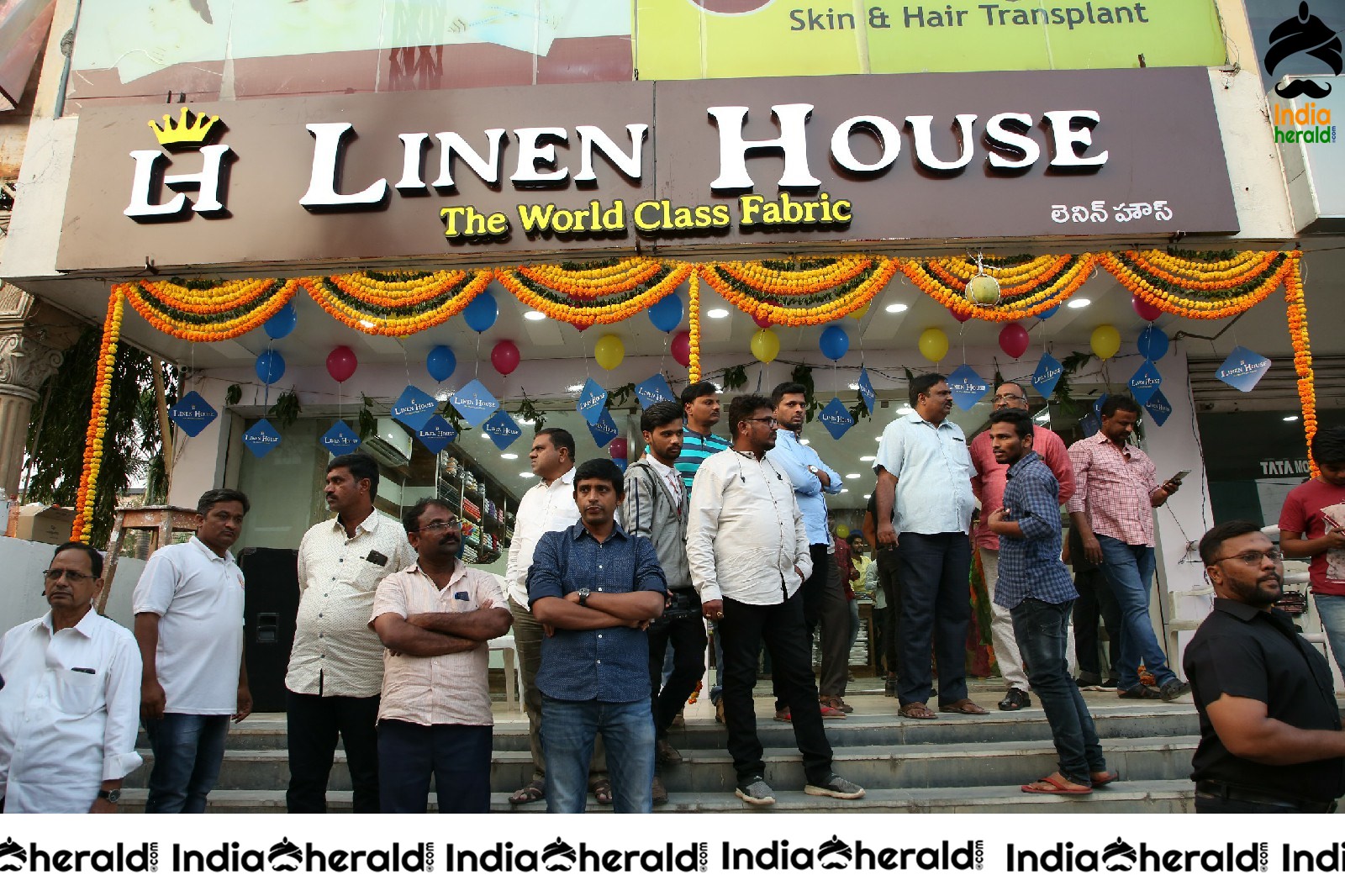 Nabha natesh in Sleeveless Blouse and Saree Inaugurated Linen House at Nizampet Set 1