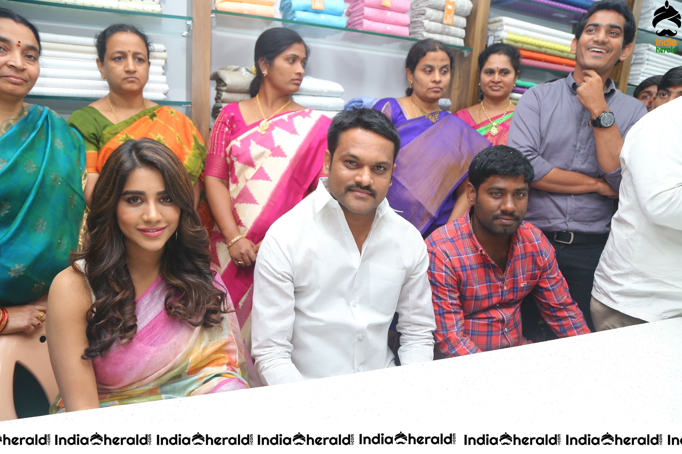 Nabha natesh in Sleeveless Blouse and Saree Inaugurated Linen House at Nizampet Set 2