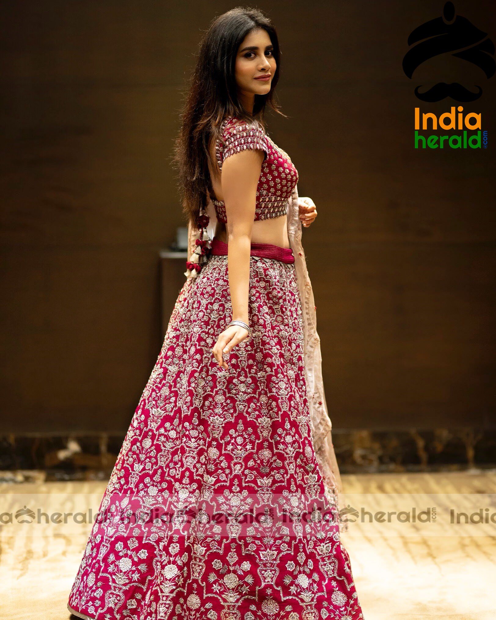 Nabha Natesh showing her Waistline in Lehenga