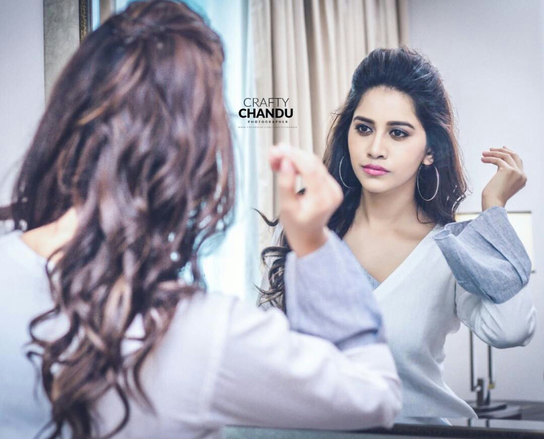 Nabha Natesh Shows Sexy Waist Line In A Traditional Outfit