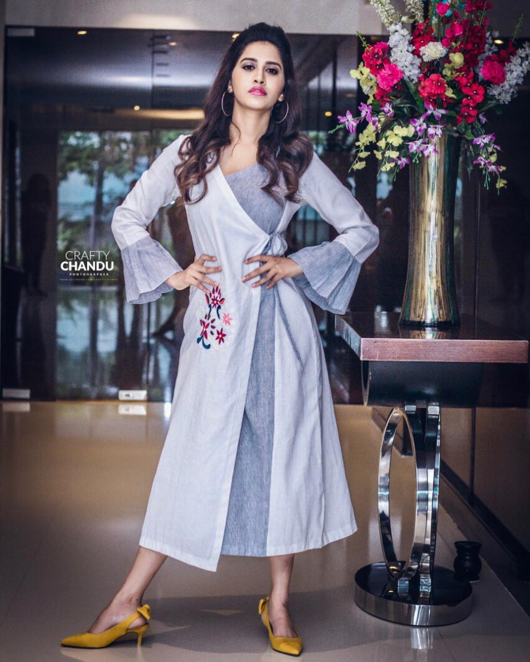 Nabha Natesh Shows Sexy Waist Line In A Traditional Outfit