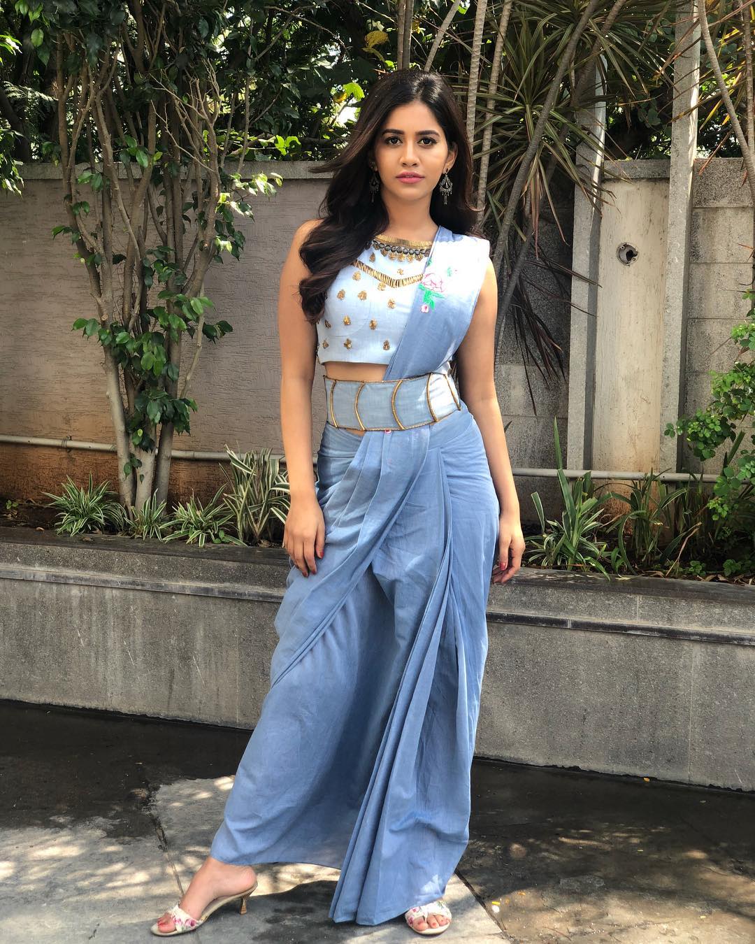 Nabha Natesh Shows Sexy Waist Line In A Traditional Outfit