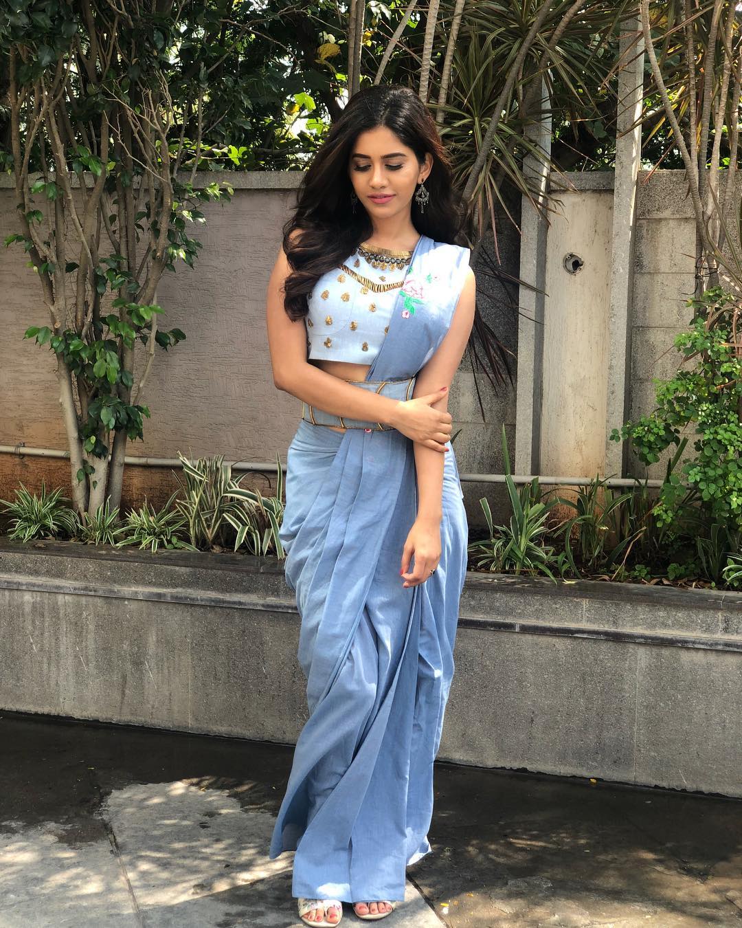 Nabha Natesh Shows Sexy Waist Line In A Traditional Outfit