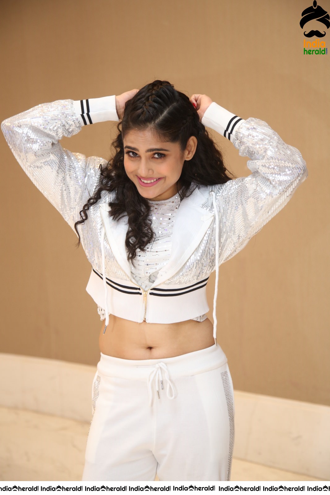 Naina Ganguly Latest Stills Exposing Navel Set 1