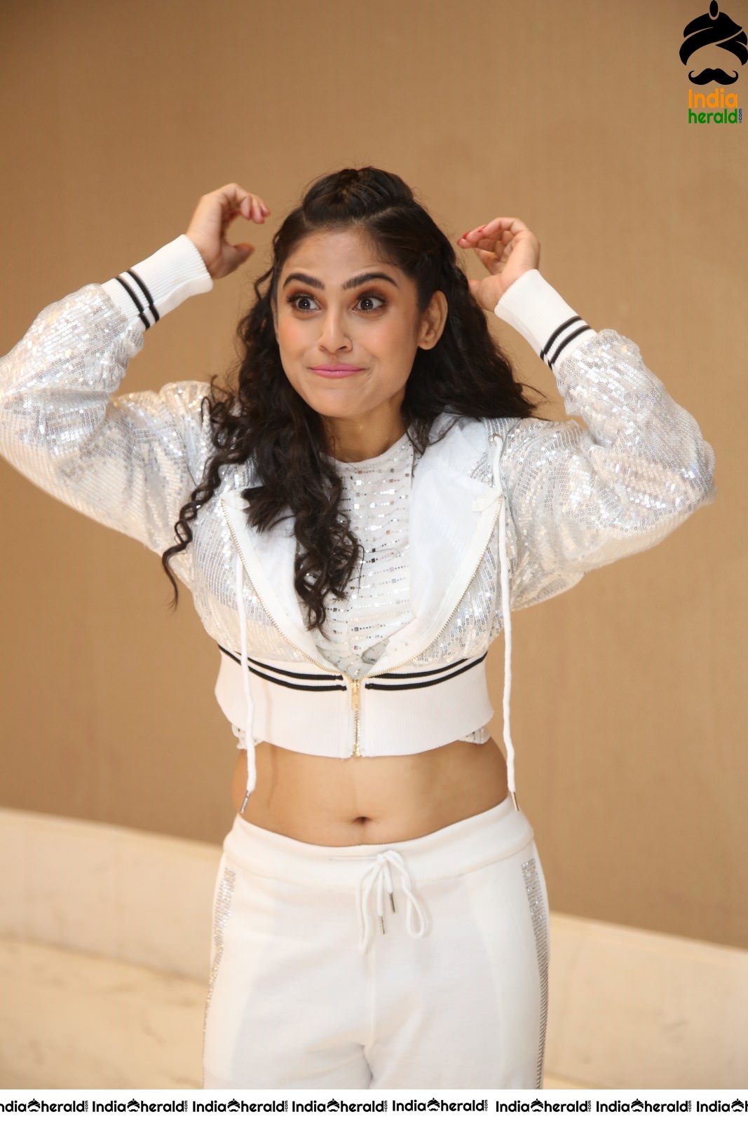 Naina Ganguly Latest Stills Exposing Navel Set 1