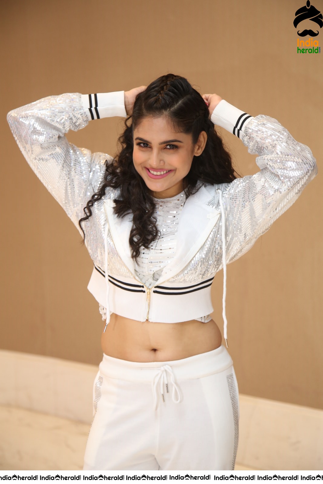 Naina Ganguly Latest Stills Exposing Navel Set 1