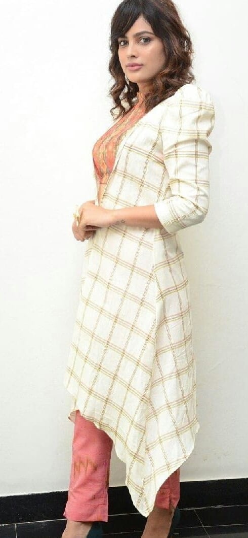 Nandita Swetha Sizzling Hot Photos With Curly Hair