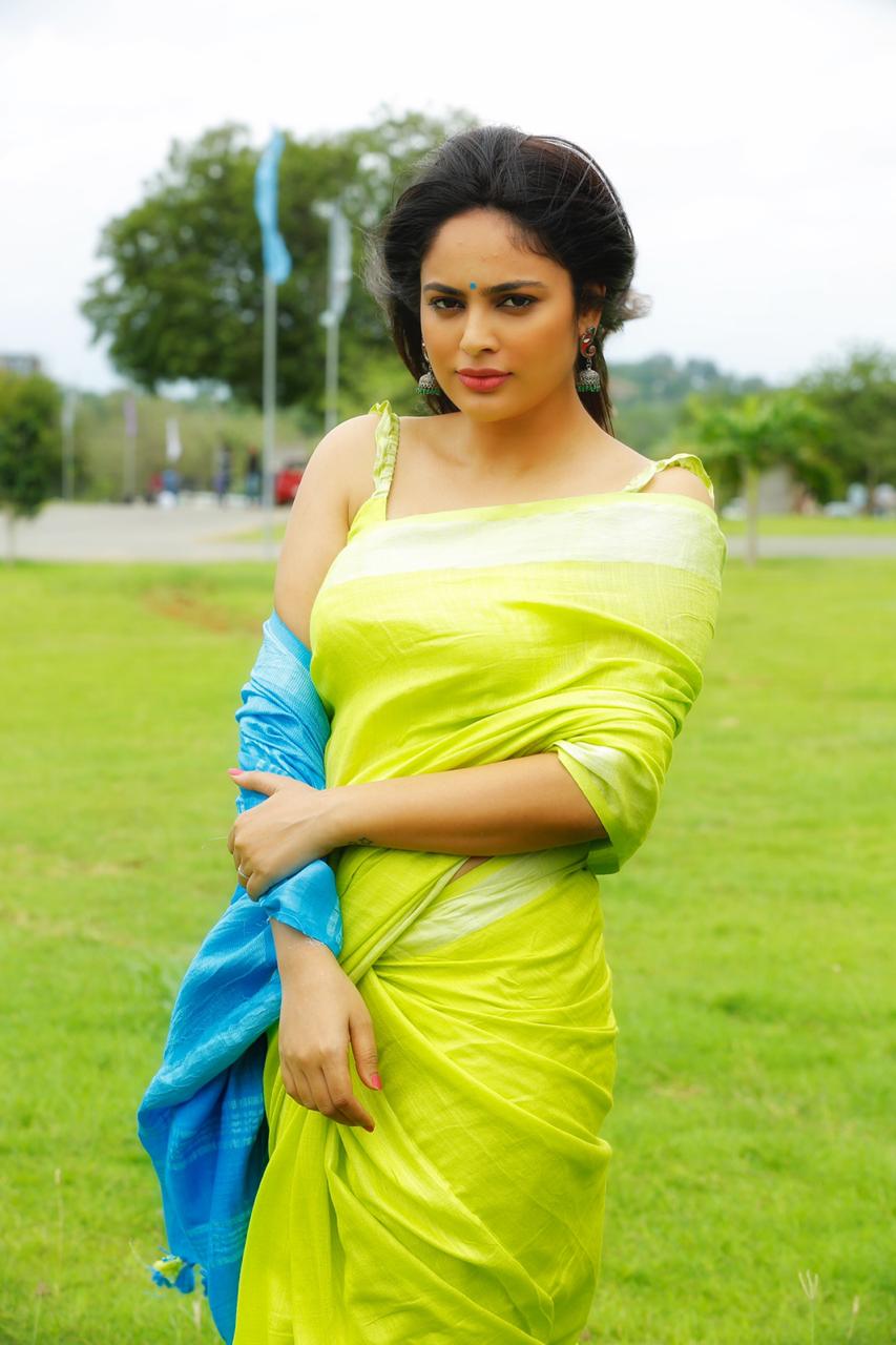 Nandita Swetha Too Hot to Handle in Sleeveless Blouse