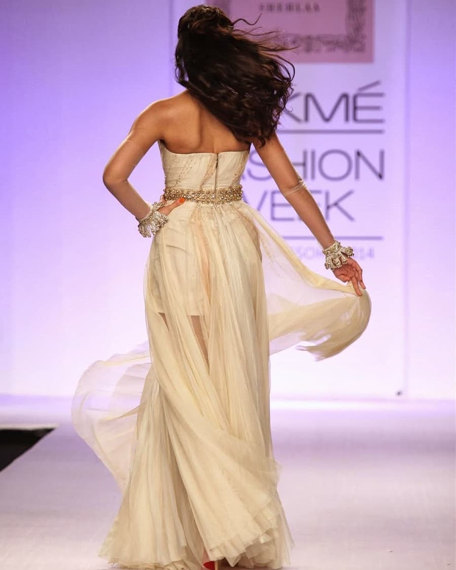 Nargis Shows Off Her Assets During Lakme Fashion Week