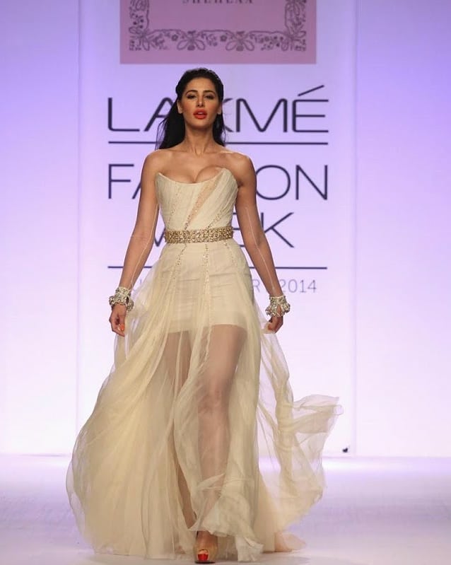 Nargis Shows Off Her Assets During Lakme Fashion Week